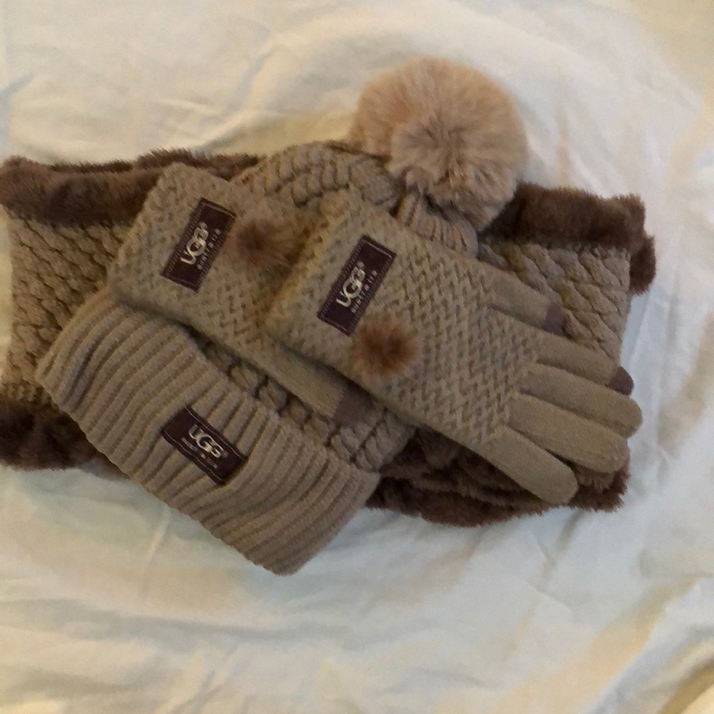 NEW❣️ 2-tone hat, scarf and gloves set